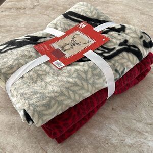 2 Fleece Throw Blanket Kit  NWT